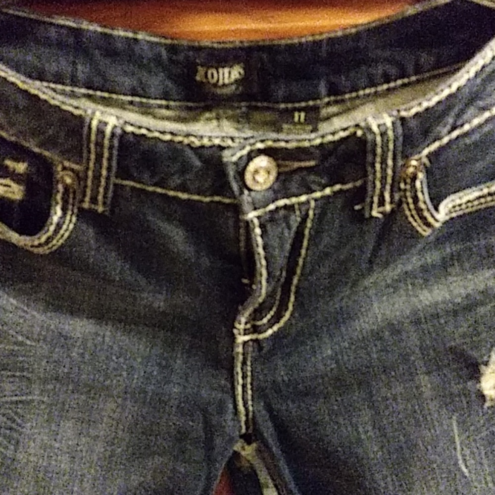 Distressed Jeans - Picture 2 of 4